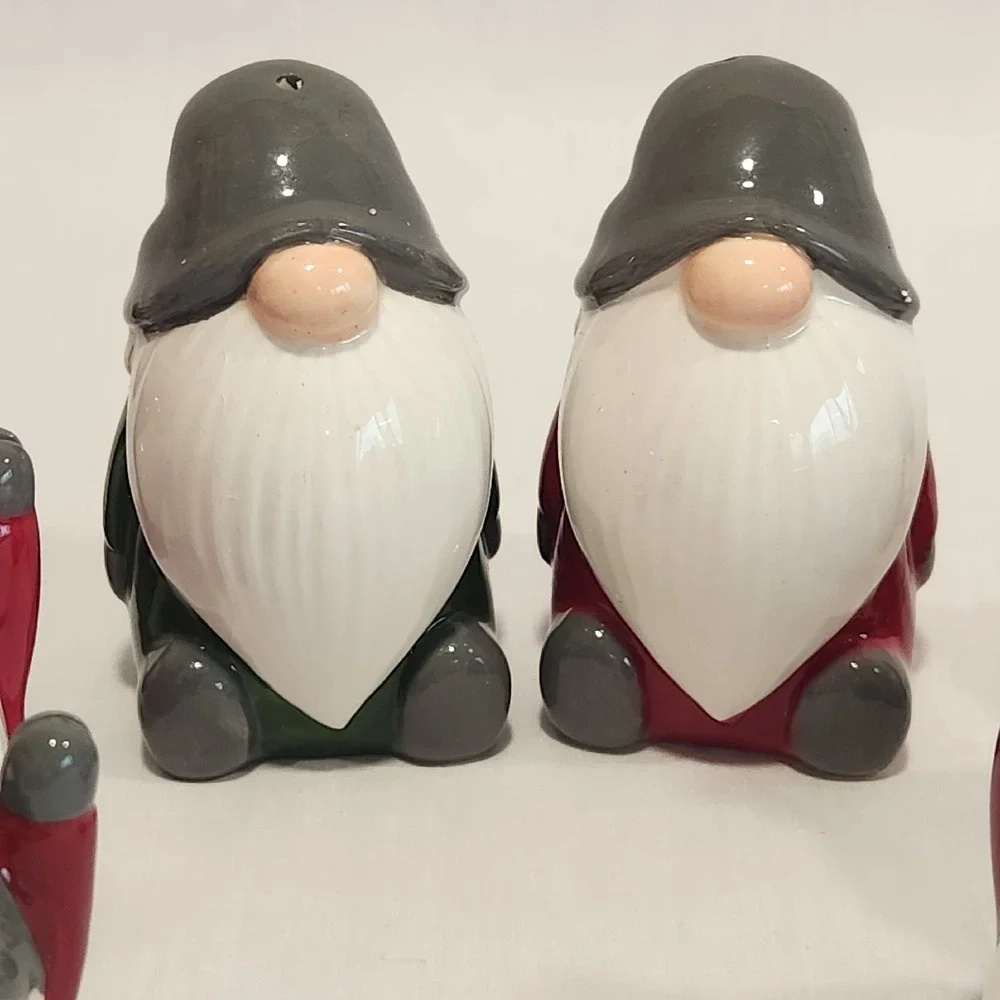 Pottery Barn Gnome Salt & Pepper Shakers +‎ 12 Place Card Holders